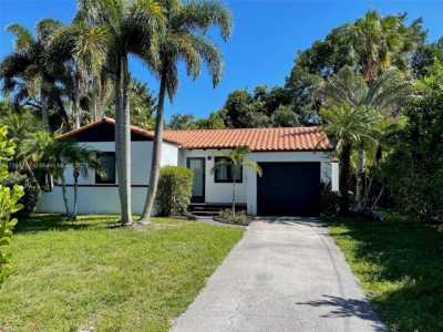 Home For Rent in Biscayne Park, Florida