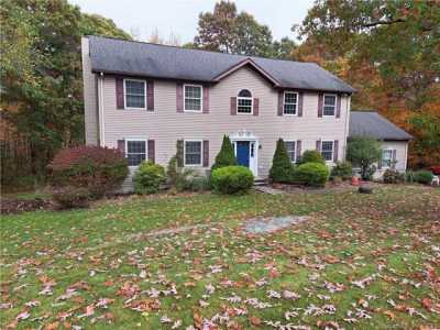 Home For Sale in Waterford, Connecticut
