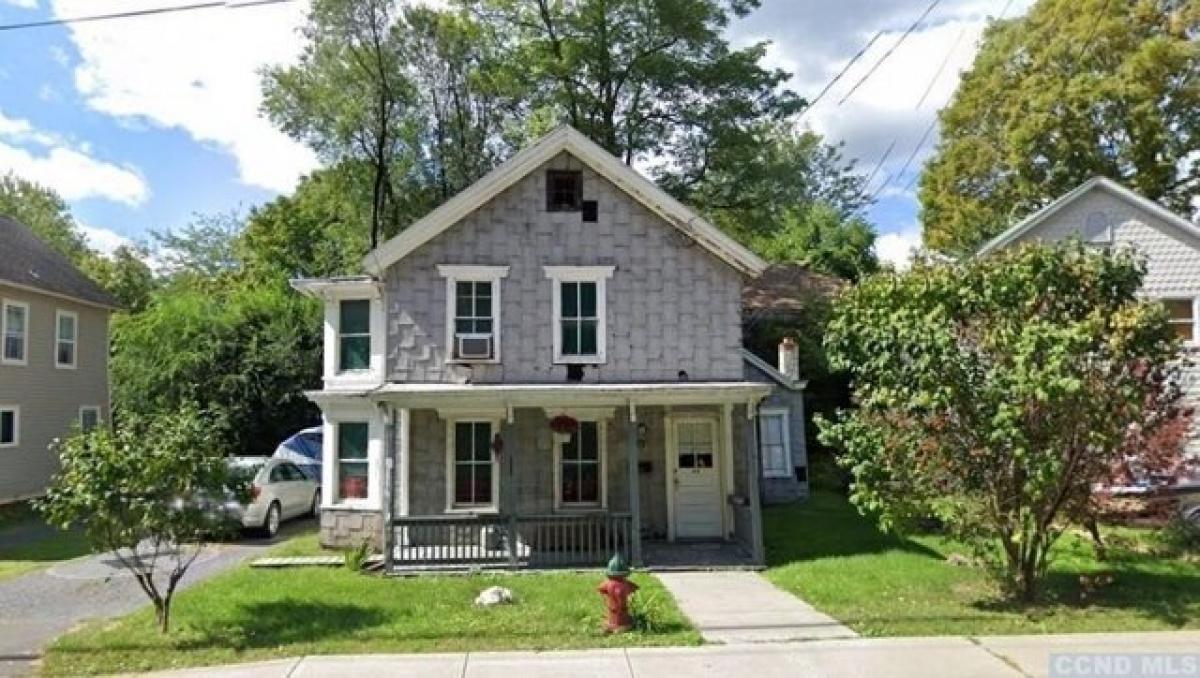 Picture of Home For Sale in Chatham, New York, United States