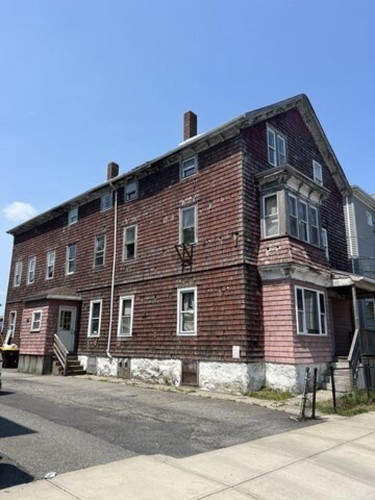 Picture of Home For Sale in Fall River, Massachusetts, United States