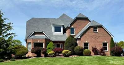 Home For Sale in Cranbury, New Jersey