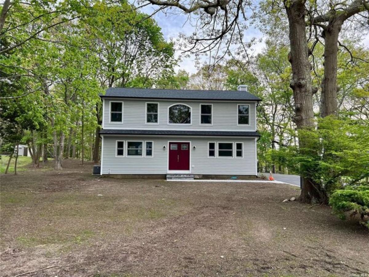 Picture of Home For Sale in Yaphank, New York, United States