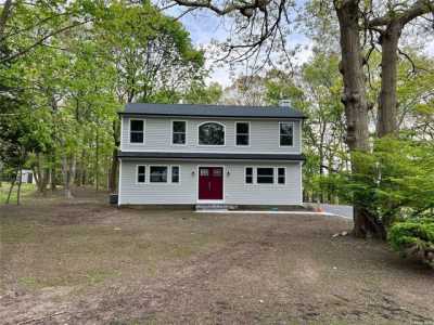 Home For Sale in Yaphank, New York