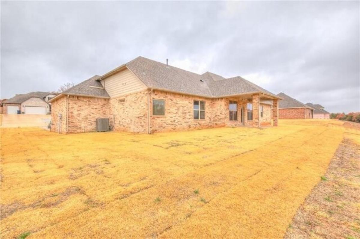 Picture of Home For Sale in Jones, Oklahoma, United States