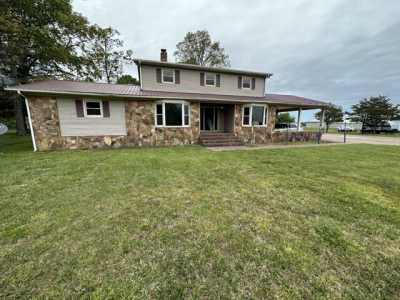 Home For Sale in Hillsboro, Tennessee