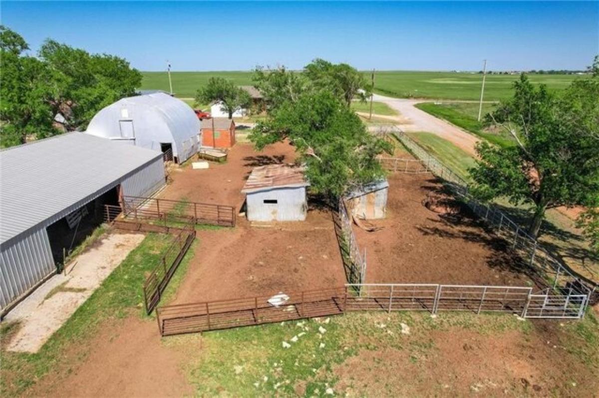 Picture of Home For Sale in Corn, Oklahoma, United States