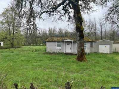 Home For Sale in Lyons, Oregon