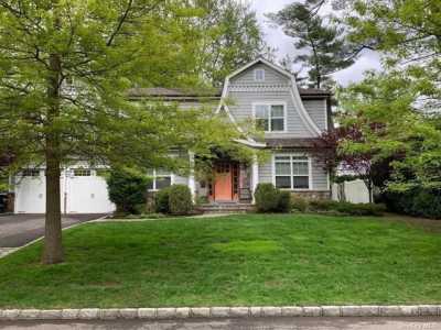 Home For Sale in Roslyn, New York