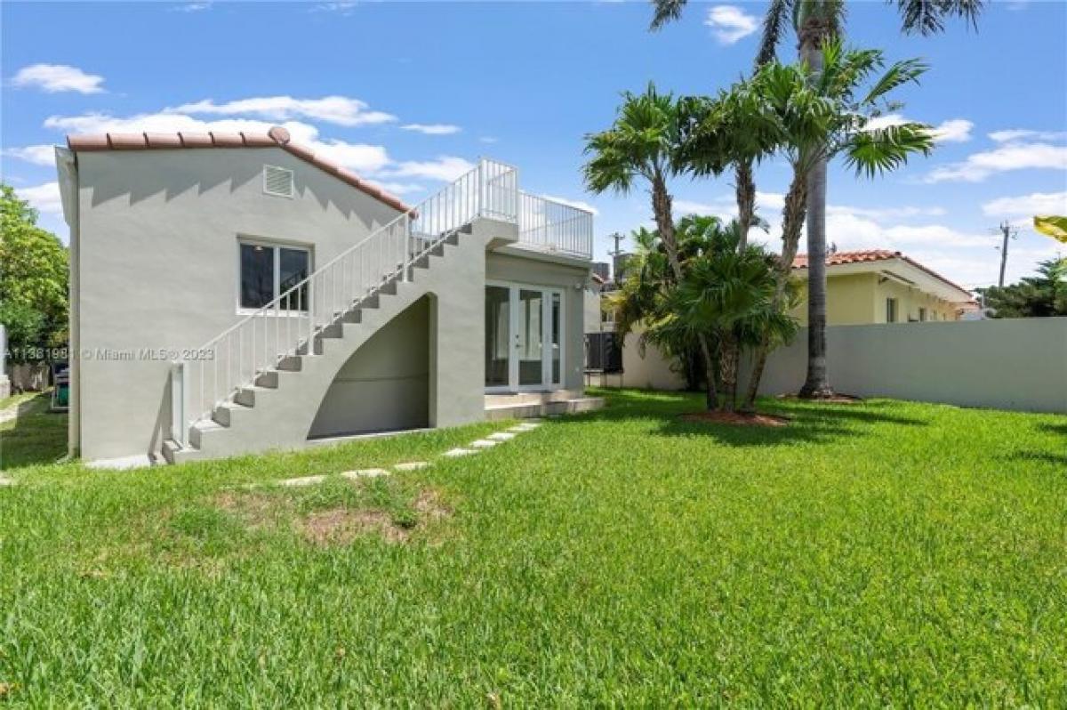 Picture of Home For Sale in Surfside, Florida, United States