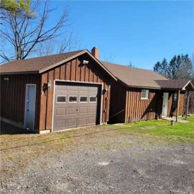 Home For Sale in Jamesville, New York