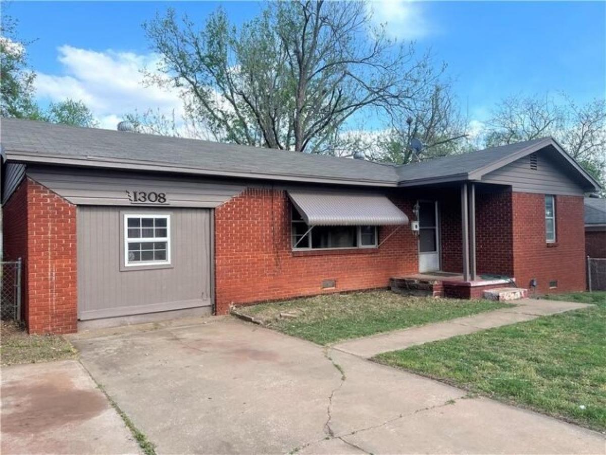 Picture of Home For Sale in Guthrie, Oklahoma, United States