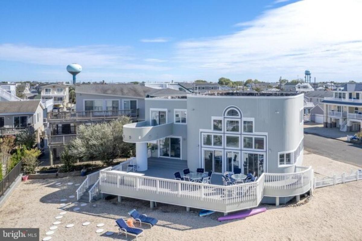 Picture of Home For Sale in Surf City, New Jersey, United States