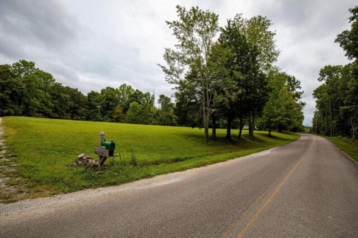 Picture of Residential Land For Sale in Dickson, Tennessee, United States