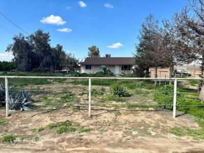 Home For Sale in Pixley, California
