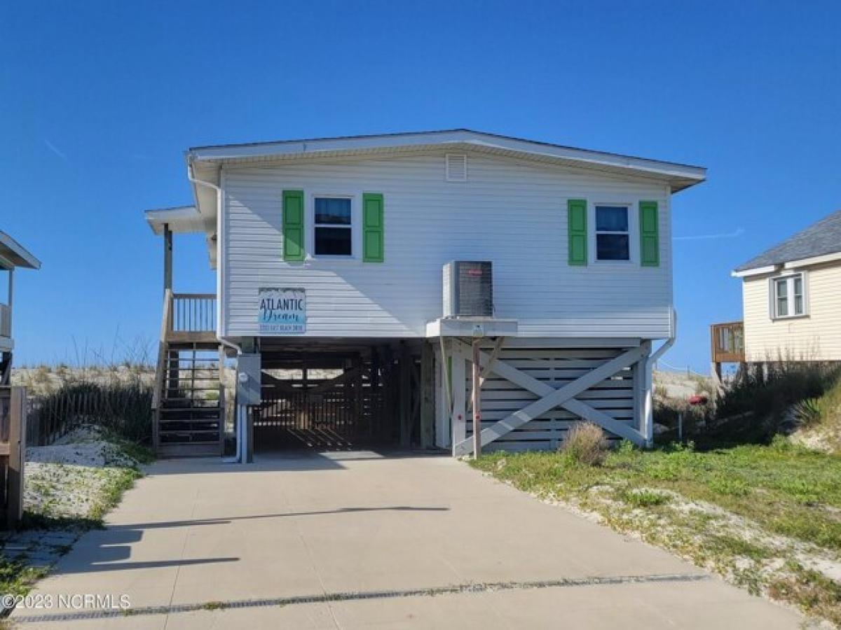 Picture of Home For Sale in Oak Island, North Carolina, United States