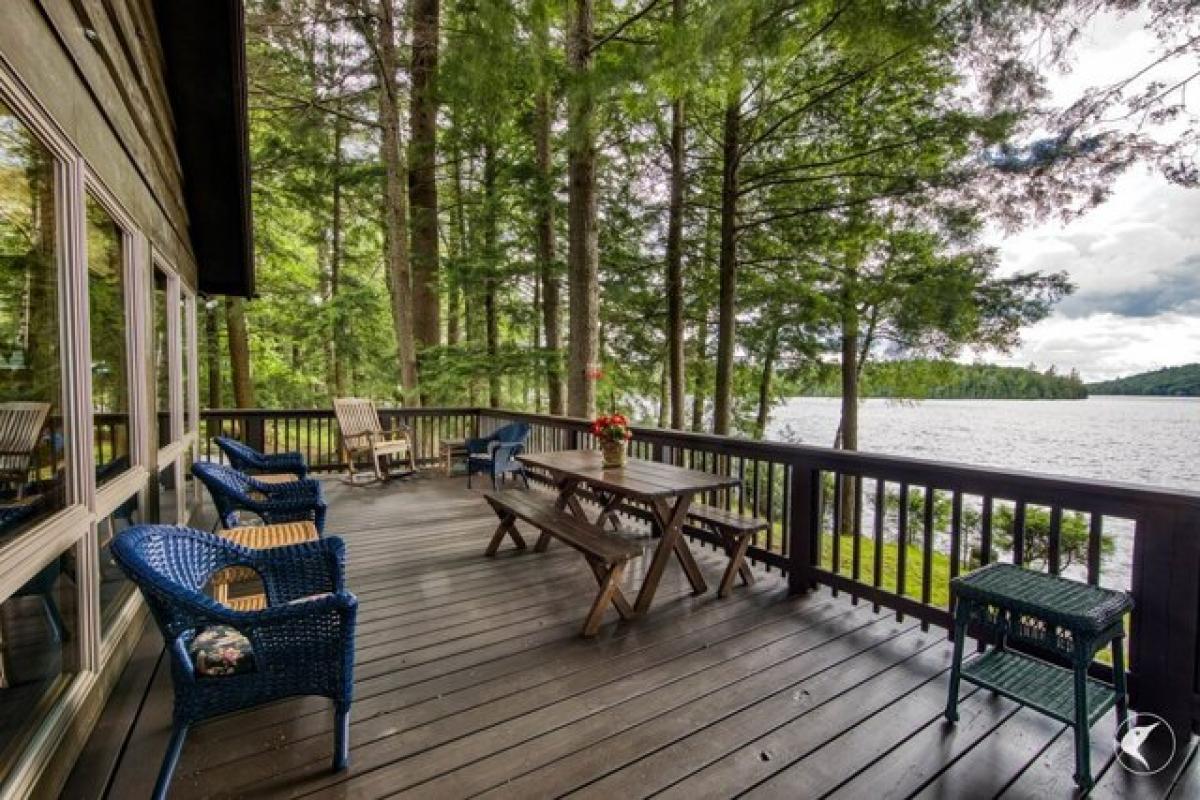 Picture of Home For Sale in Saranac Lake, New York, United States