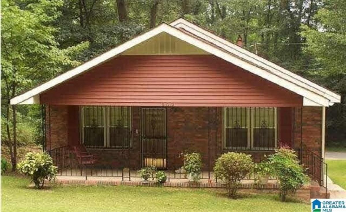 Picture of Home For Sale in Midfield, Alabama, United States