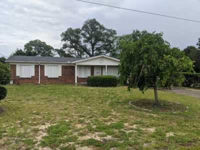Home For Sale in Shalimar, Florida
