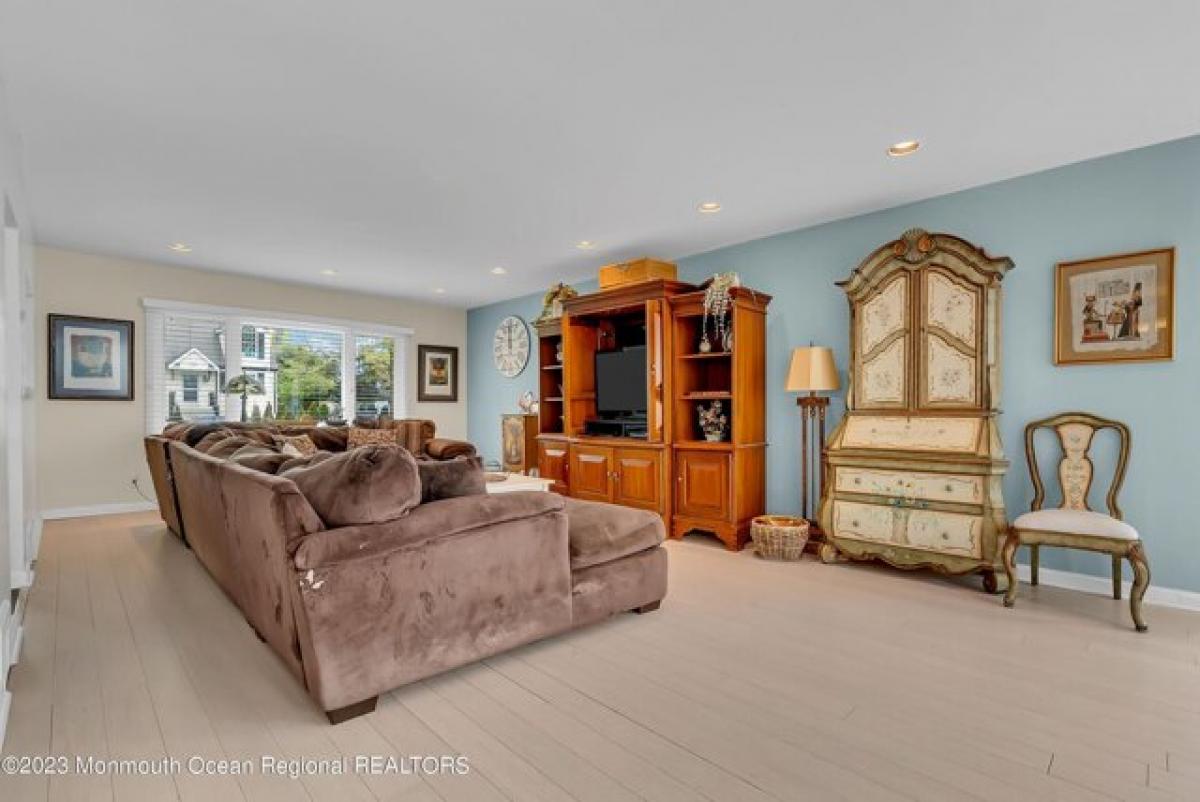Picture of Home For Sale in Allenhurst, New Jersey, United States