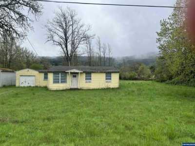 Home For Sale in Lyons, Oregon