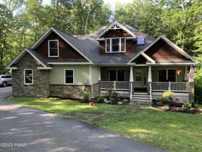Home For Sale in Matamoras, Pennsylvania