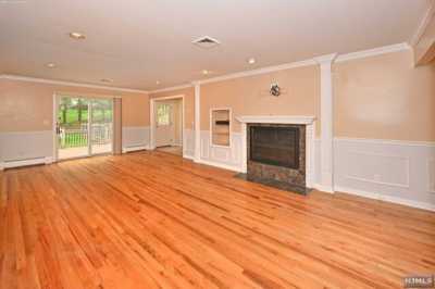 Home For Sale in Franklin Lakes, New Jersey