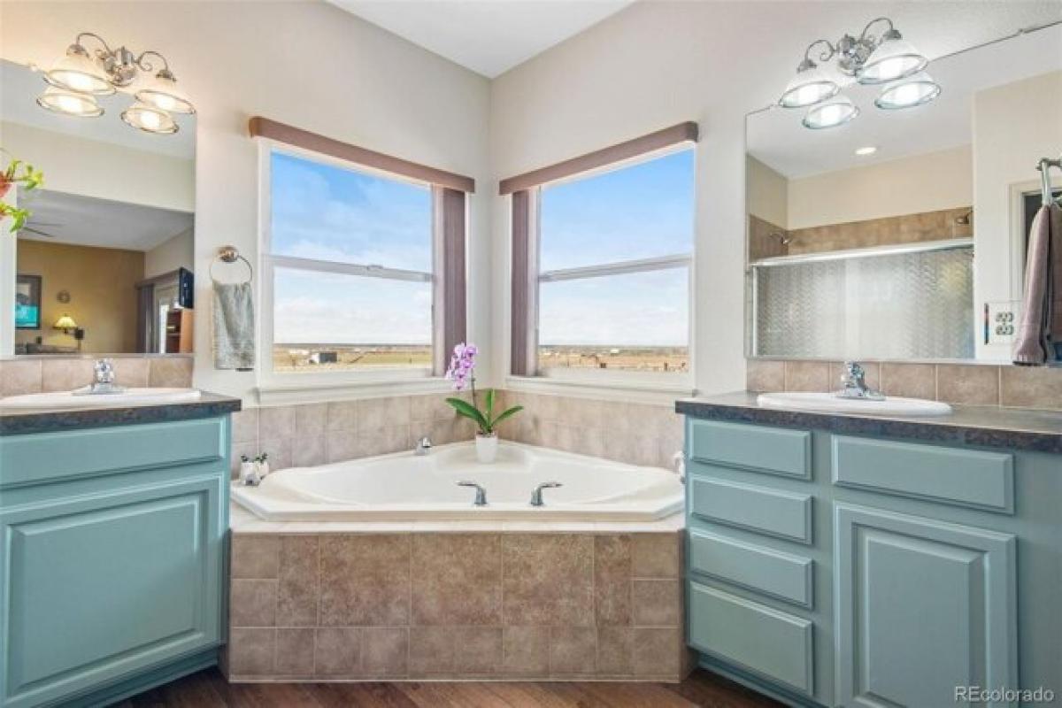 Picture of Home For Sale in Keenesburg, Colorado, United States