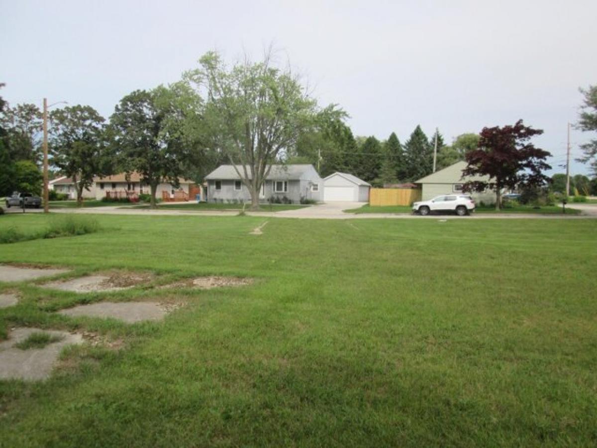 Picture of Residential Land For Sale in Manitowoc, Wisconsin, United States