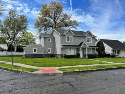 Home For Sale in Cedar Grove, New Jersey