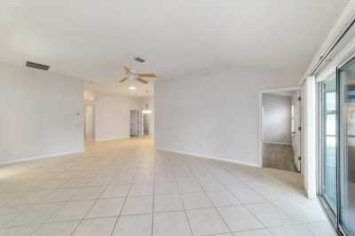 Home For Sale in Oxford, Florida