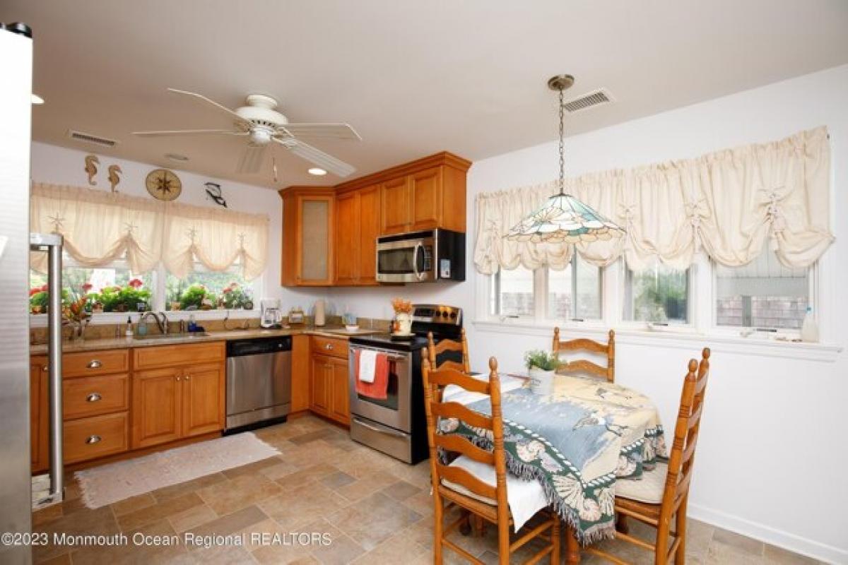 Picture of Home For Sale in Point Pleasant Beach, New Jersey, United States