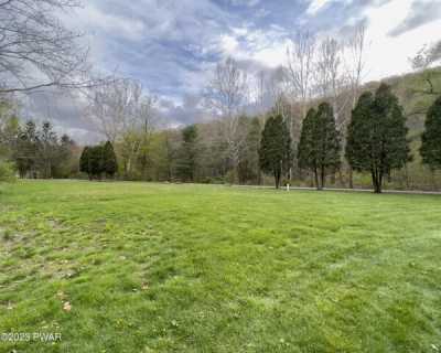 Home For Sale in White Mills, Pennsylvania