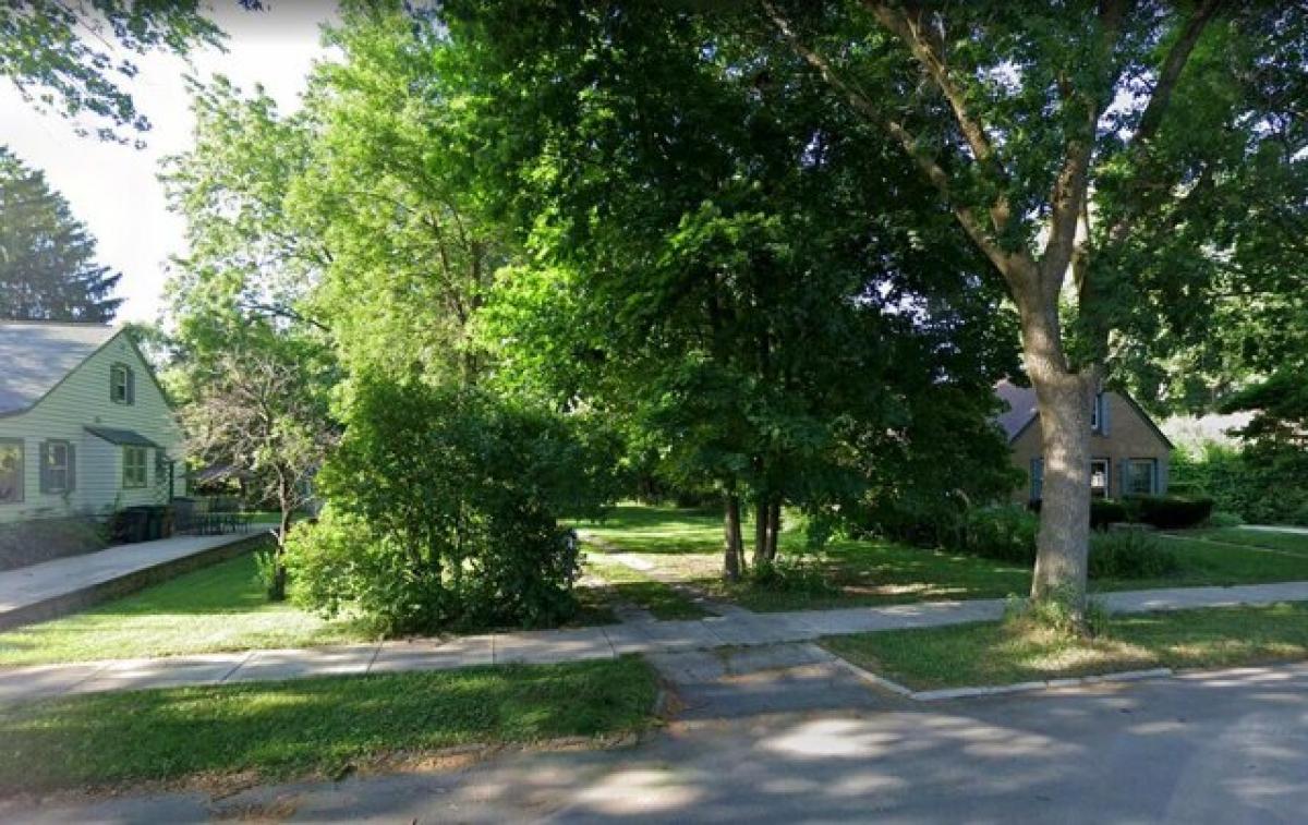 Picture of Residential Land For Sale in Glendale, Wisconsin, United States