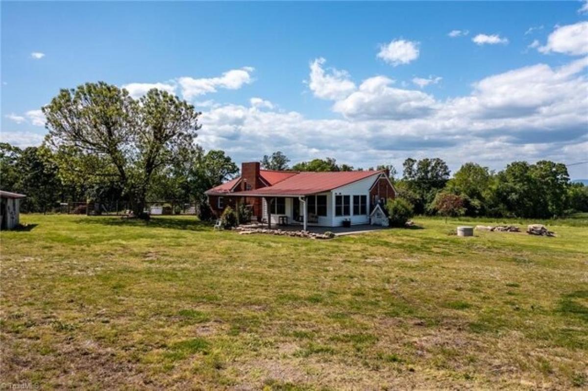Picture of Home For Sale in Ronda, North Carolina, United States