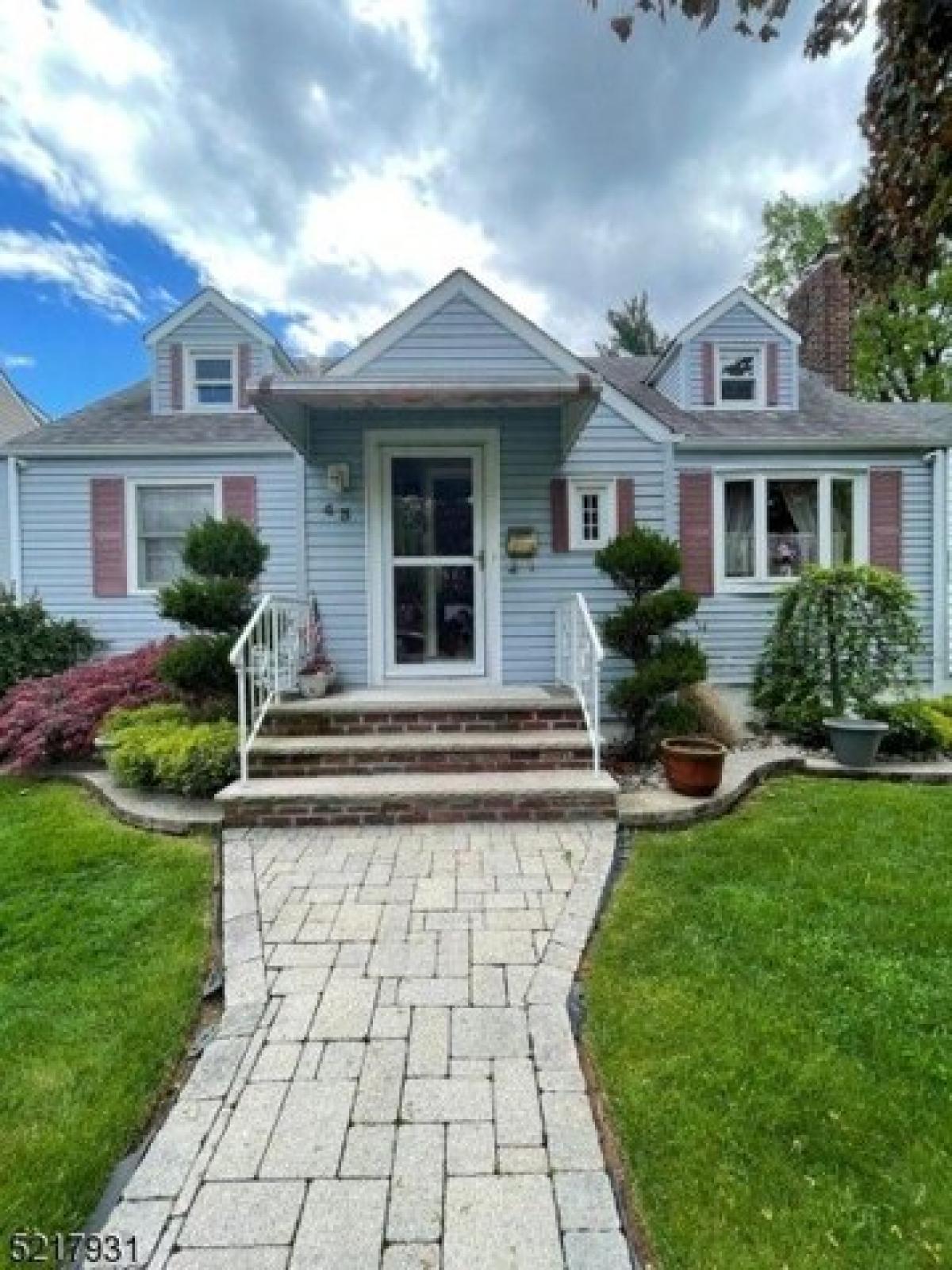 Picture of Home For Sale in Linden, New Jersey, United States