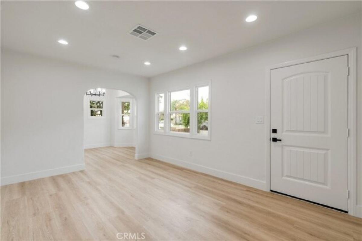 Picture of Home For Sale in Colton, California, United States