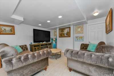 Home For Sale in West Islip, New York