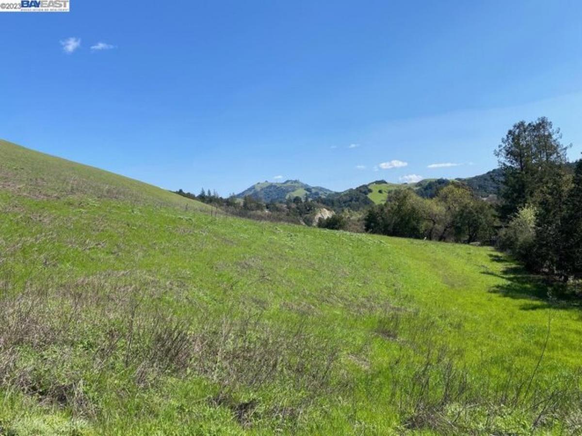 Picture of Residential Land For Sale in Moraga, California, United States