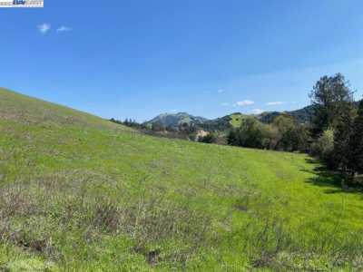 Residential Land For Sale in Moraga, California