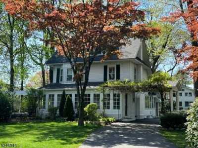 Home For Sale in Hawthorne, New Jersey