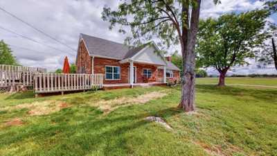 Home For Sale in Christiana, Tennessee