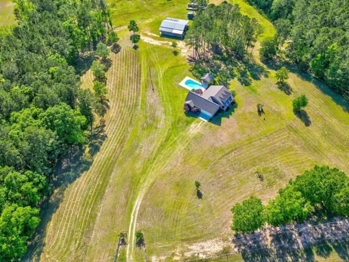 Picture of Home For Sale in Elba, Alabama, United States