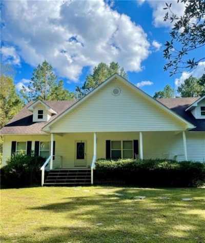 Home For Sale in Waverly, Georgia