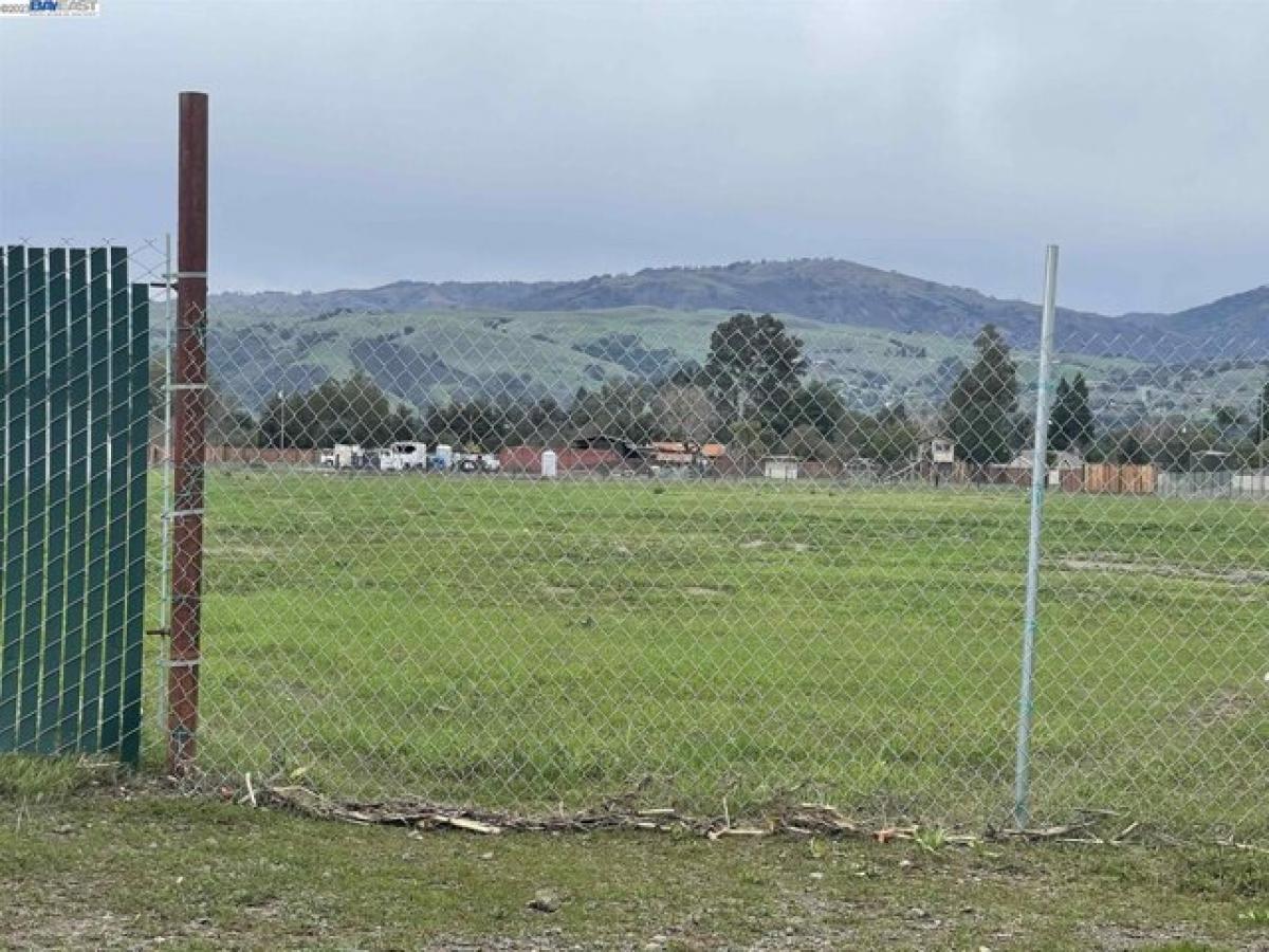 Picture of Residential Land For Sale in San Martin, California, United States