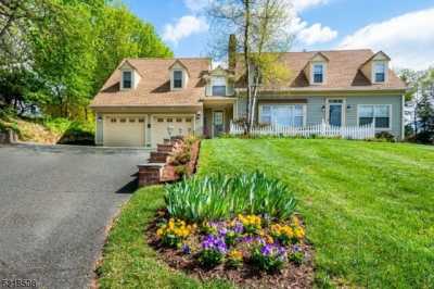 Home For Sale in Clinton, New Jersey