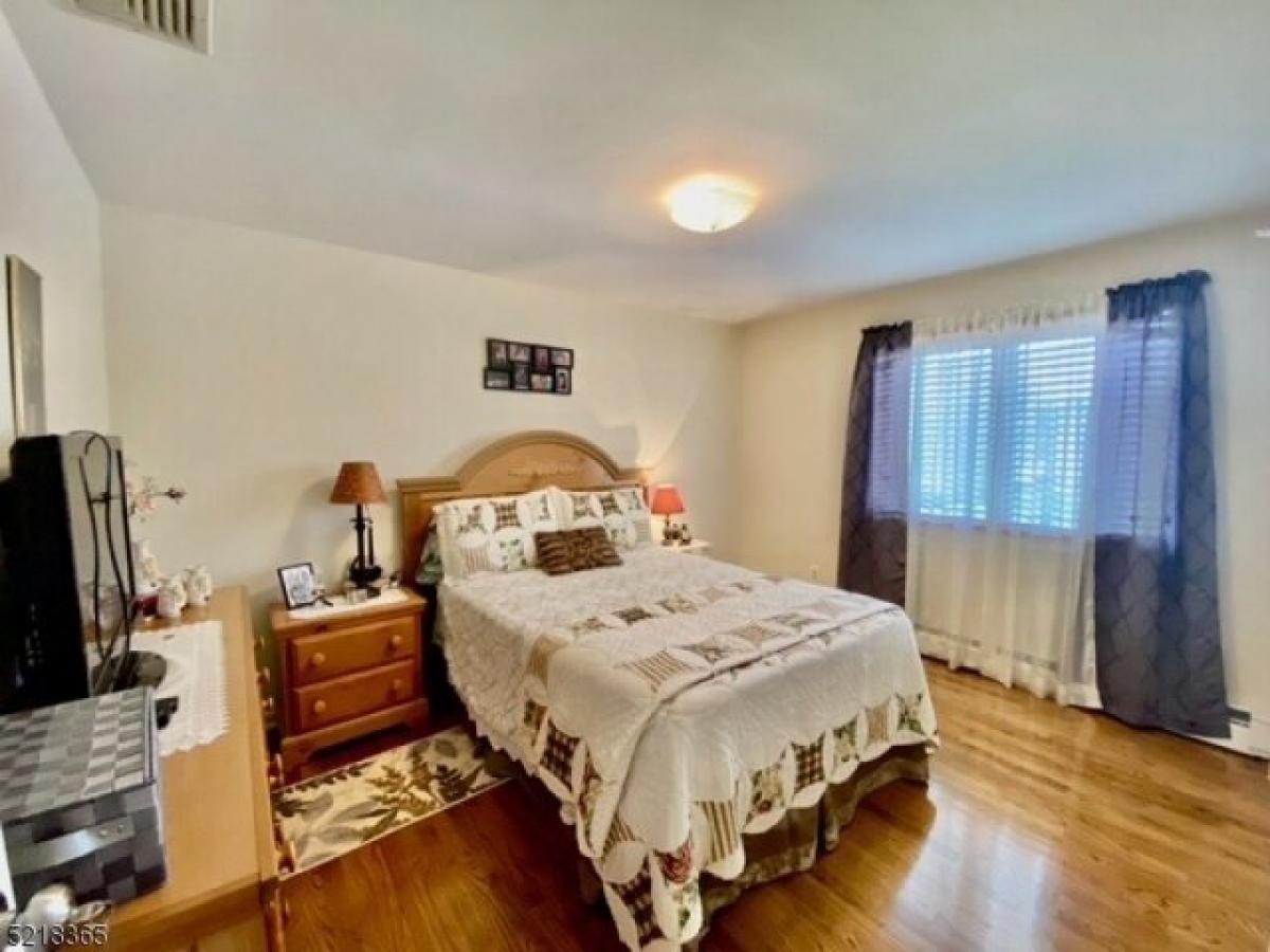 Picture of Home For Sale in Rockaway, New Jersey, United States