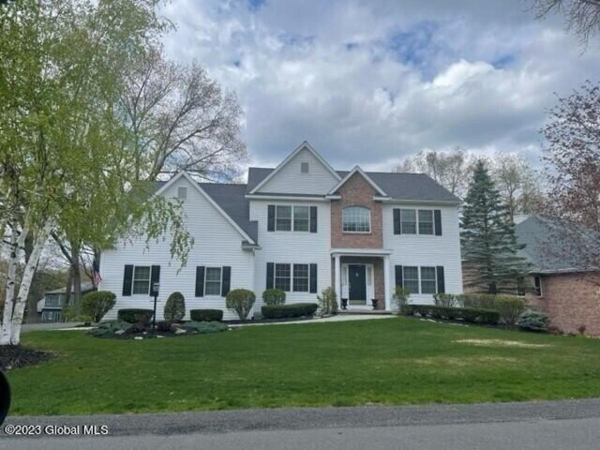 Picture of Home For Sale in Latham, New York, United States
