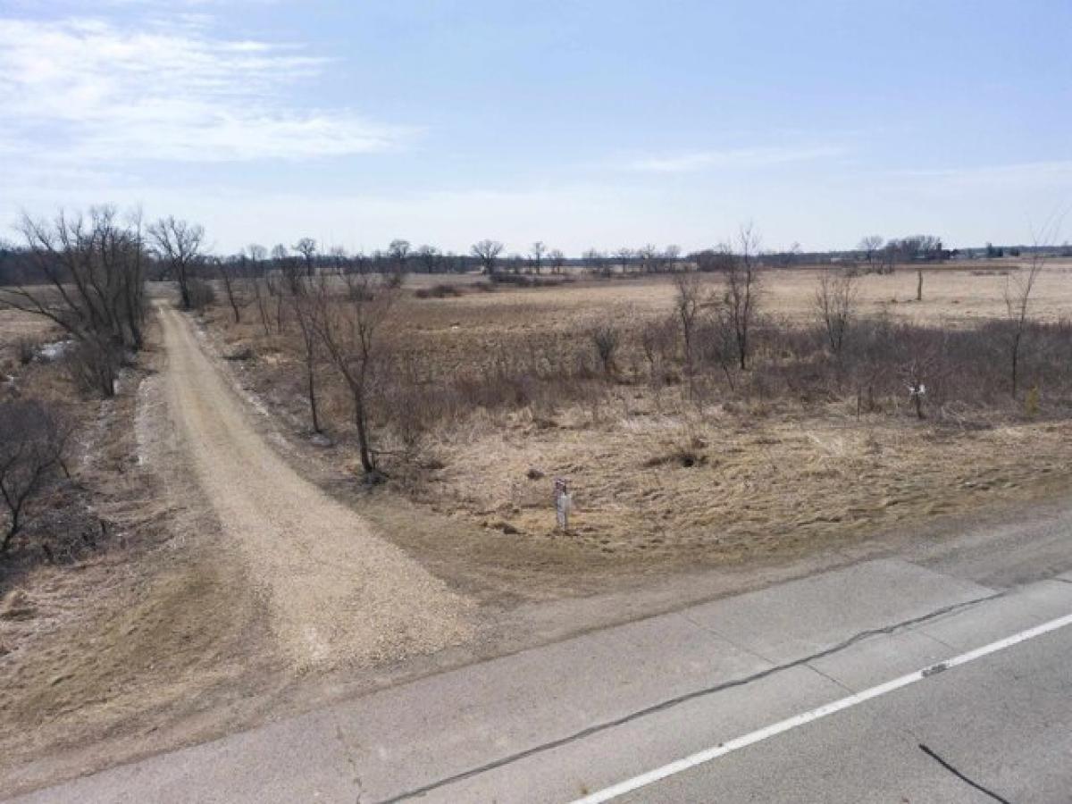 Picture of Residential Land For Sale in Columbus, Wisconsin, United States