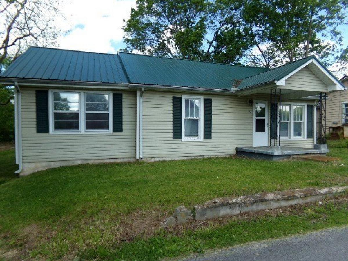 Picture of Home For Sale in Erin, Tennessee, United States