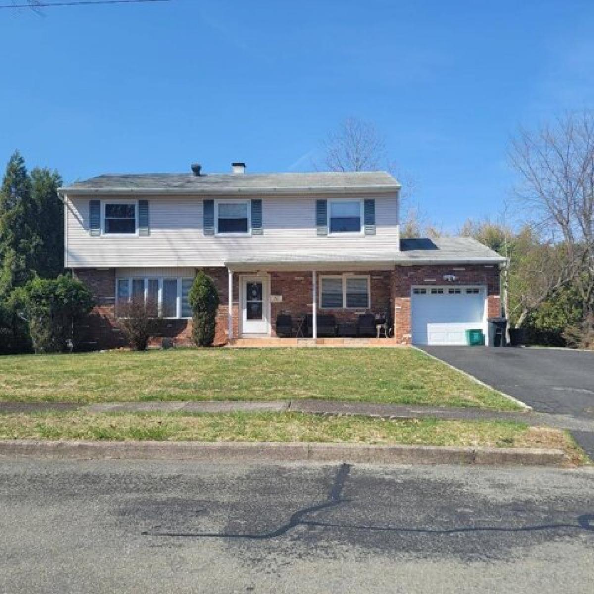 Picture of Home For Sale in Tappan, New York, United States